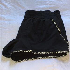 CALIA by Carrie Underwood Black Shorts- Size L